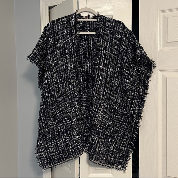 Cape Poncho Black & White!! - Picture 1 of 12